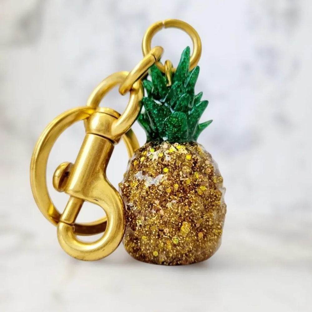 Gold Pineapple Keychain